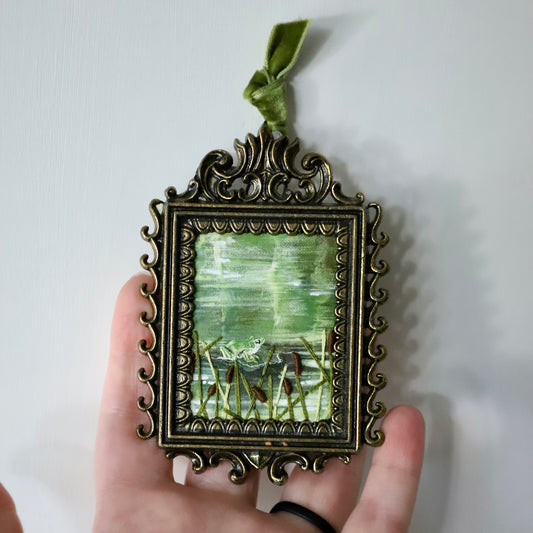 Frog - Mini framed embroidery